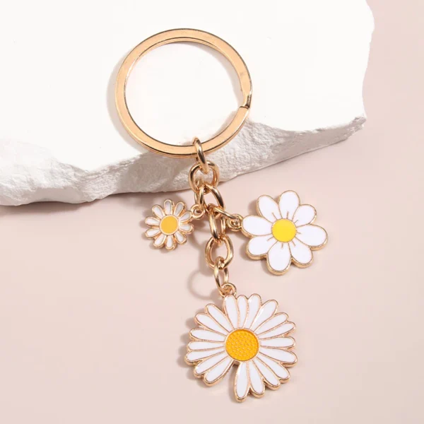 sg-11134301-7rcel-ltuomb2v2ux2ff Spring Flower Enamel Keychain Daisy Plant Keyring Sweet and Romantic